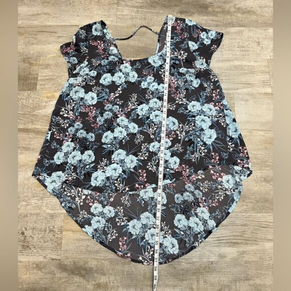 NWT Torrid Hi-Low swoop neck, light blue gray floral top size 1 - Picture 5 of 11